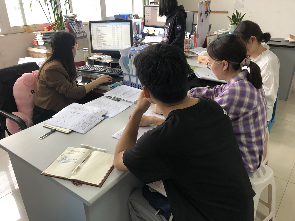 土木工程学院学生党员二支部召开四月支委会1.JPG