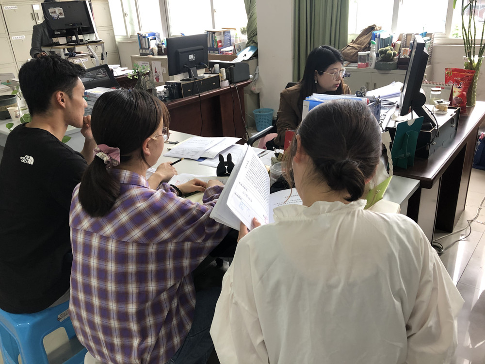 土木工程学院学生党员二支部召开四月支委会2.JPG