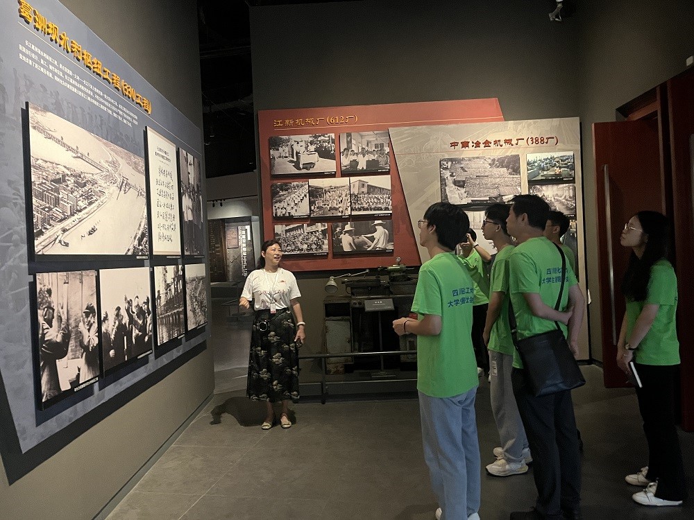 土木工程学院“筑梦者’志愿服务队开展暑期社会实践活动——攀枝花中国三线建设博物馆篇2.jpg
