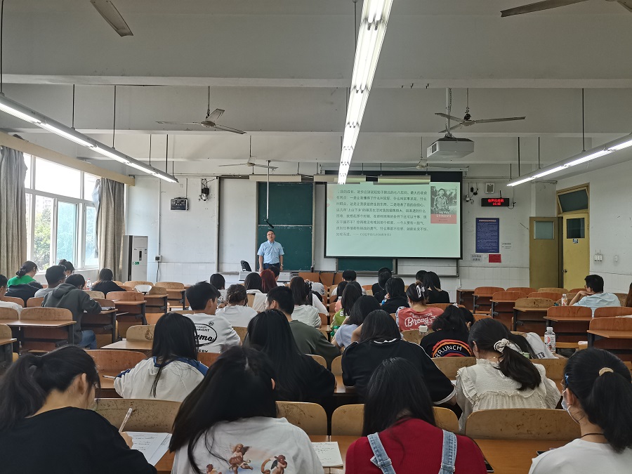 土木工程学院党委书记钟小兵讲授专题党课2.jpg