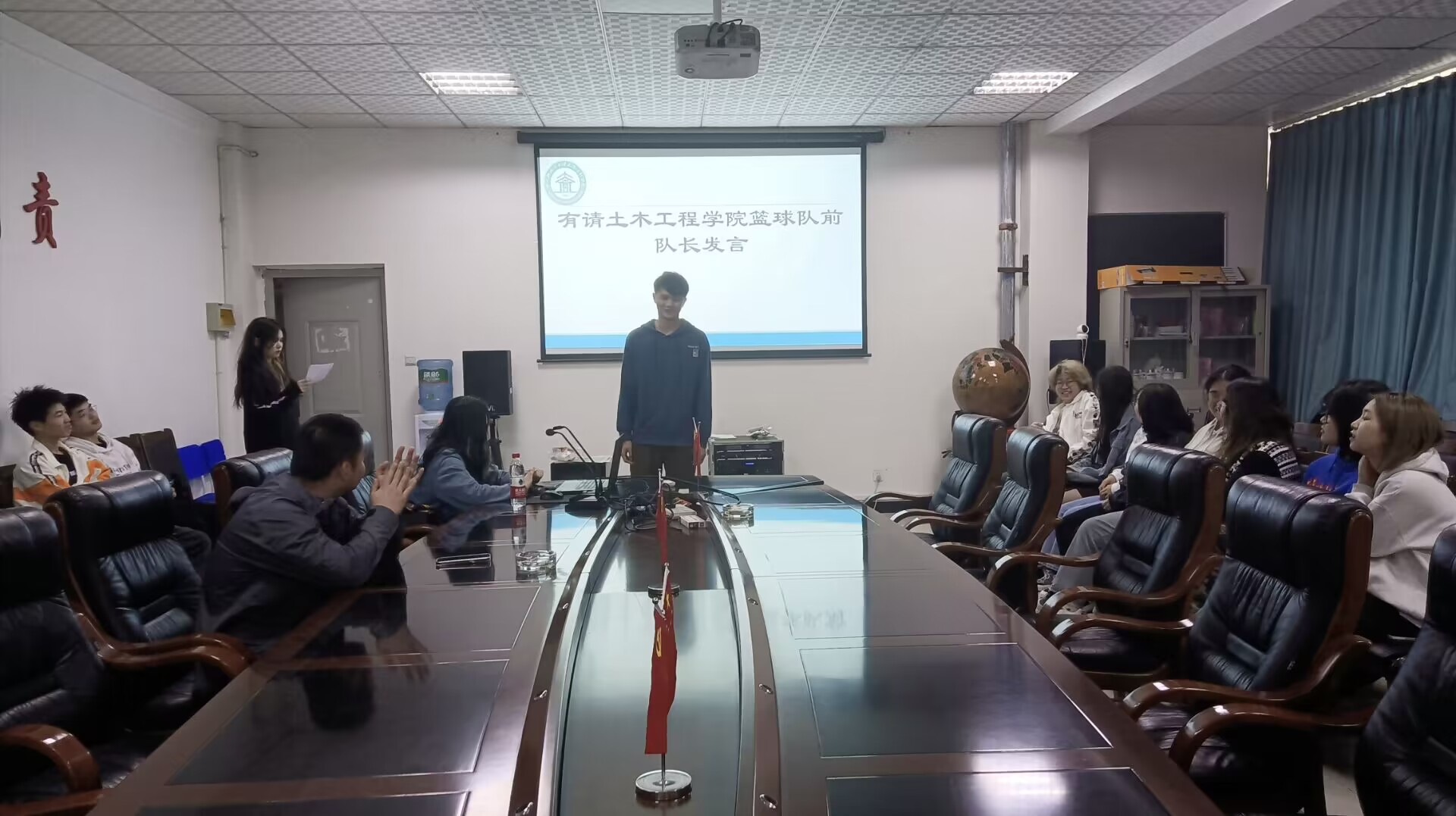 土木工程学院召开篮球队换届大会2.jpg