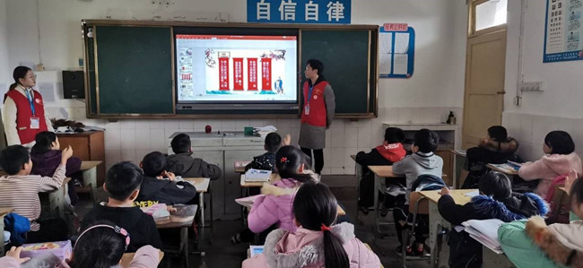 土木工程学院“筑梦者’志愿服务队开展爱国主义宣传教育活动.jpg