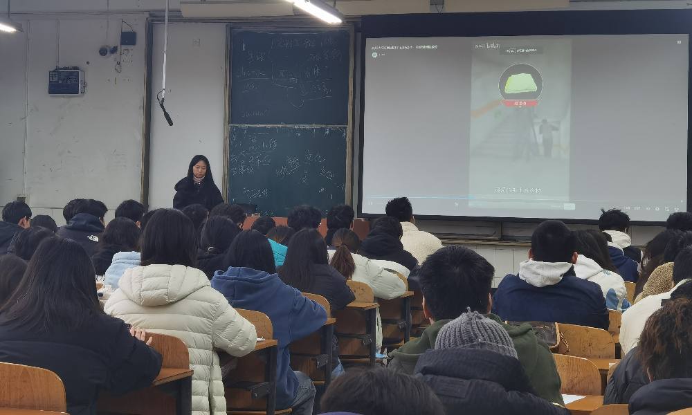 土木工程学院工造22级开展2024年开学教育班会2.jpg