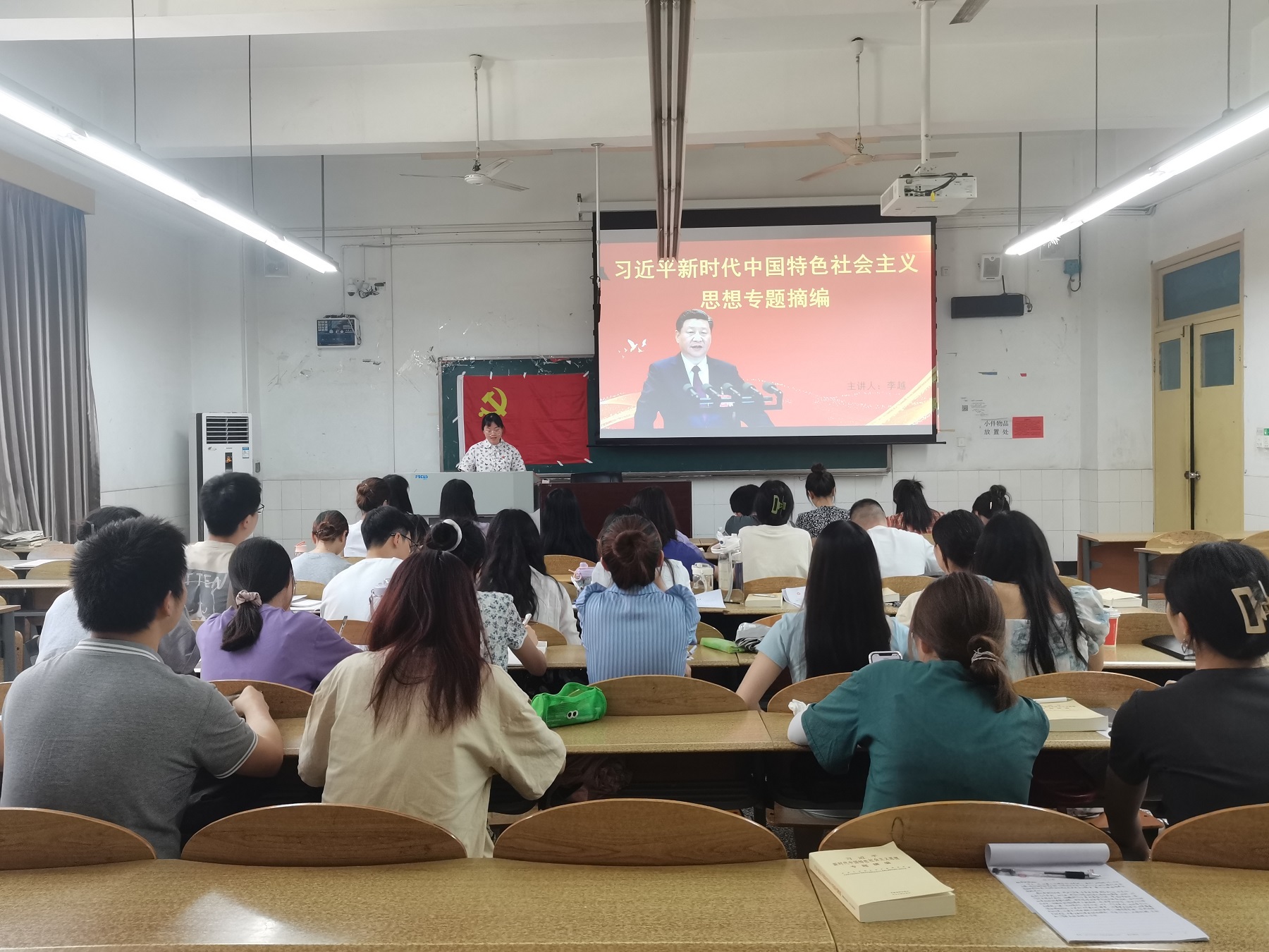 土木工程学院学生党员二支部开展《习近平新时代中国特色社会主义思想专题摘编》主题教育专题学习.jpg