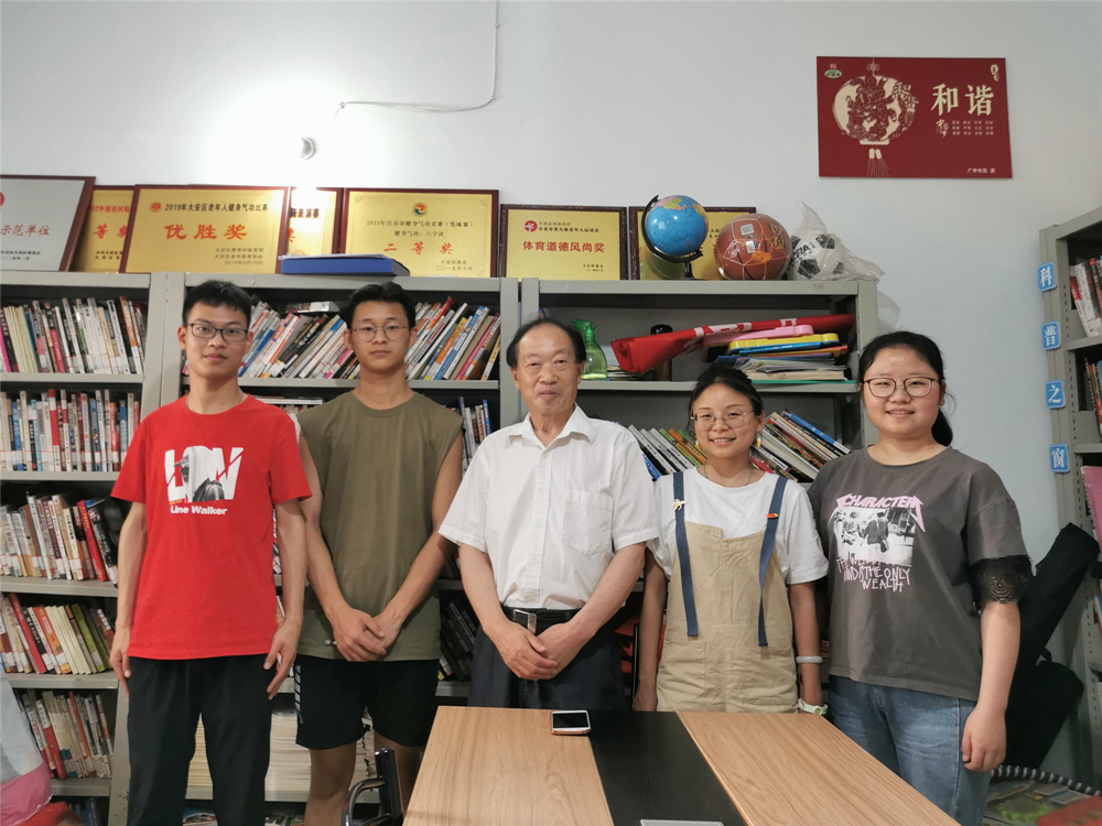土木工程学院“筑梦者’志愿服务队走访看望老党员2.jpg