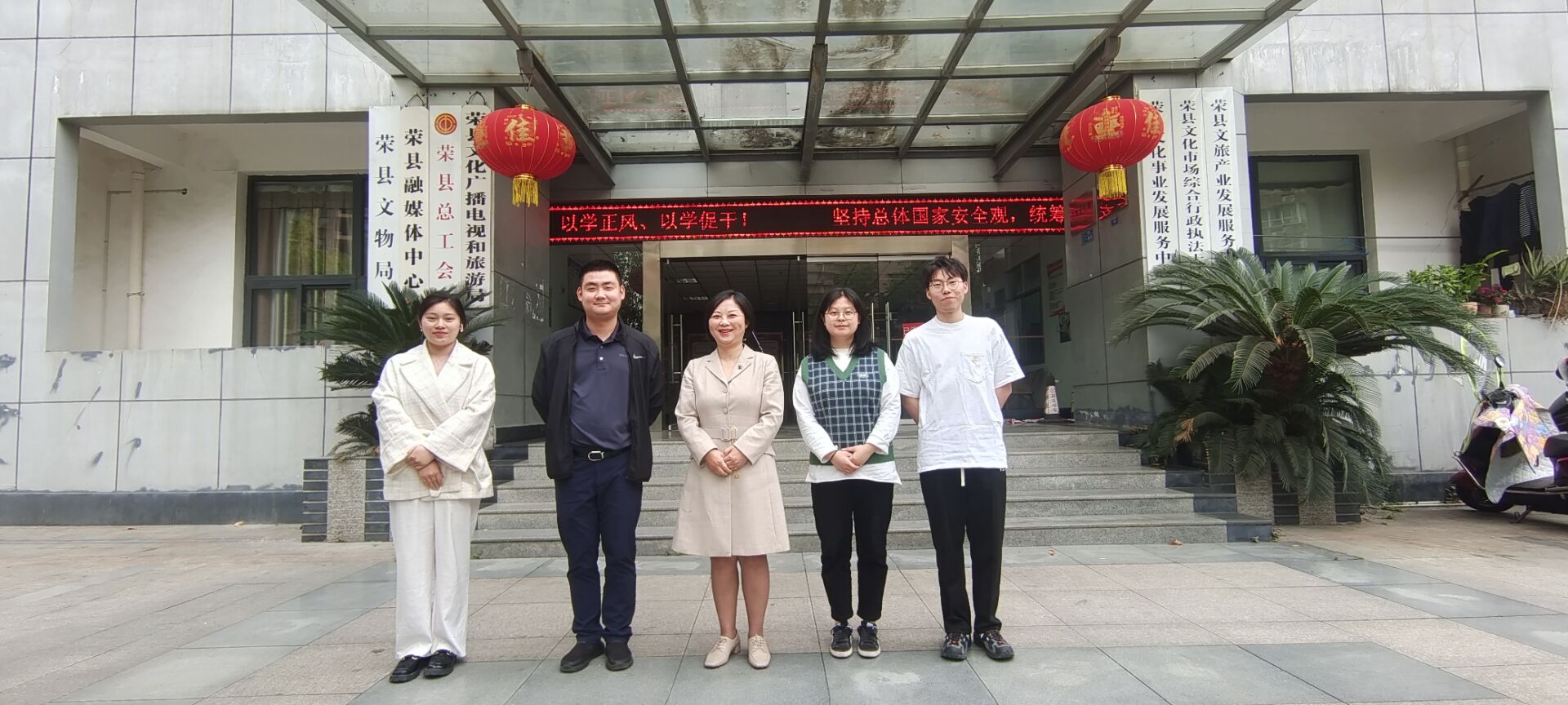 土木工程学院“筑梦者’志愿服务队与吴玉章故居陈列馆签订协议.jpg