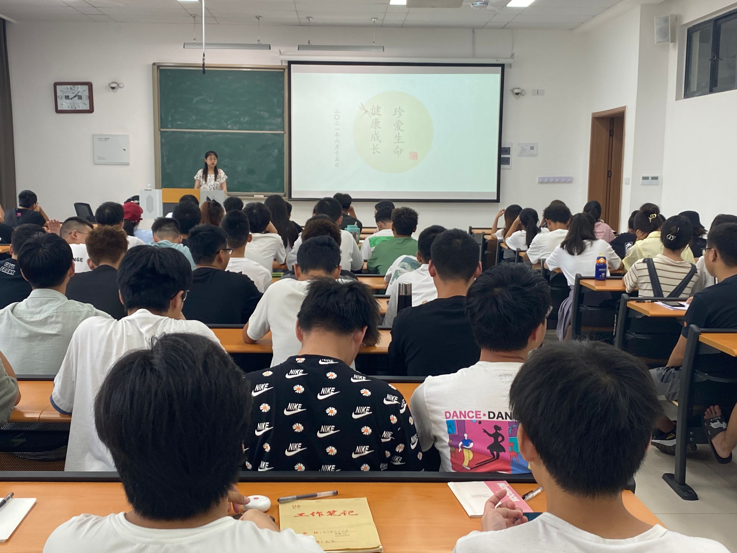 土木工程学院给排水科学与工程专业2020级1-3班召开期末班会.jpg
