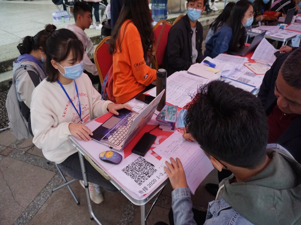 土木工程学院喜迎2020级新生入学报到 2.jpg