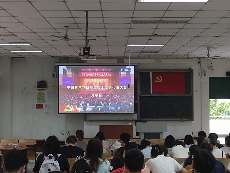 土木工程学院学生党员一支部收看省第十二次党代表大会实况.jpg