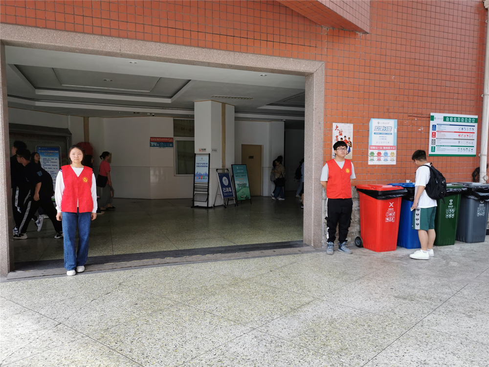 土木工程学院“筑梦者’志愿服务队开展文明劝导活动1.jpg