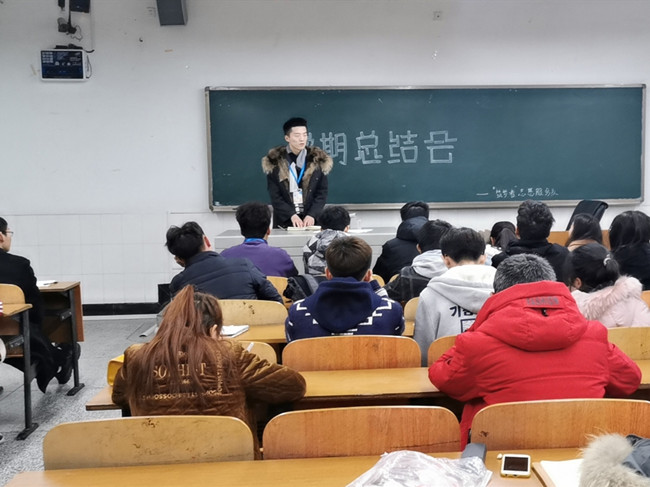 土木木工程学院“筑梦者’志愿服务队召开学期总结会.jpg