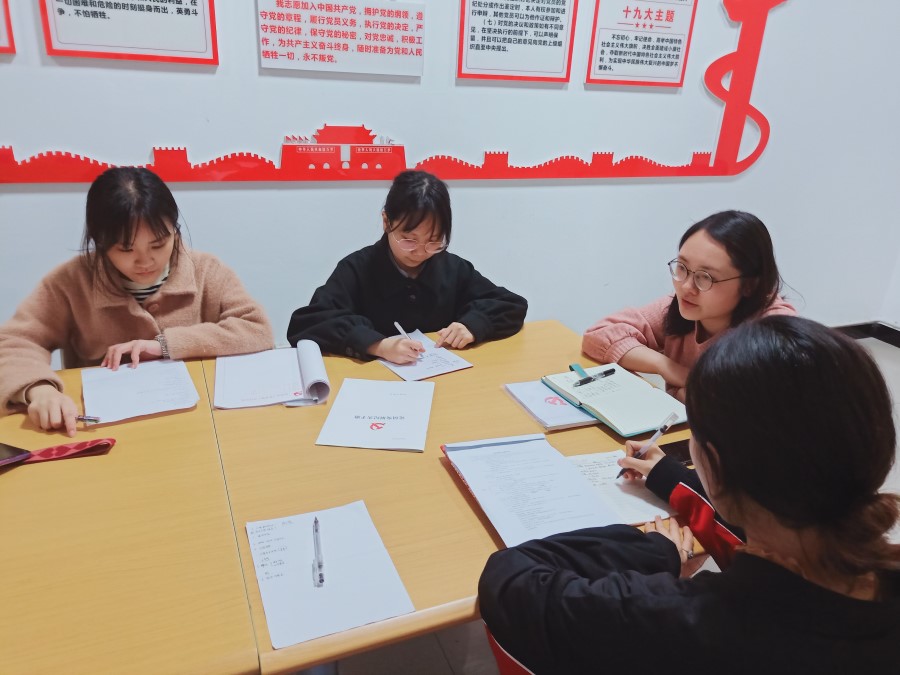 土木工程学院学生党员三支部召开4月支委会.jpg