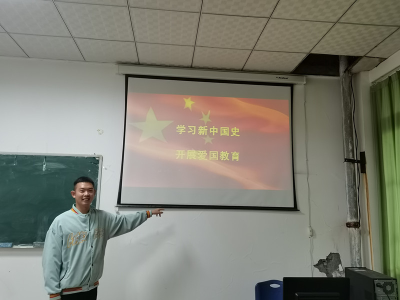 土木工程学院材料工程专业研究生开展十月班团活动.jpg