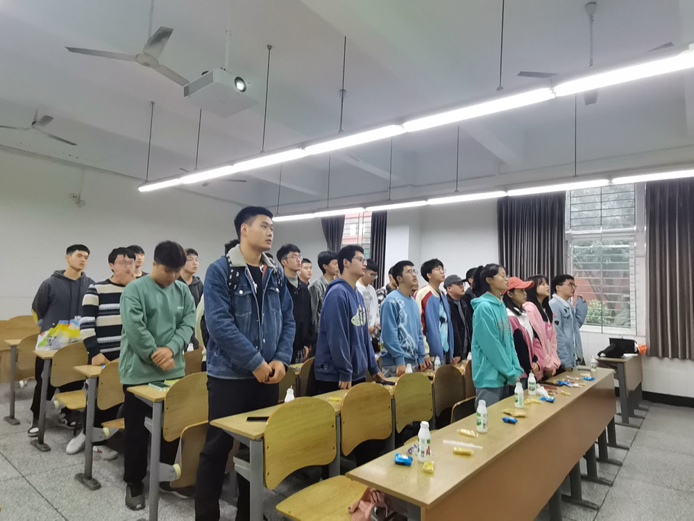 迎国庆忆往惜,新青年共奋进 土木工程学院给排水科学与工程2020级2班开展十月团组织生活  2_副本.jpg