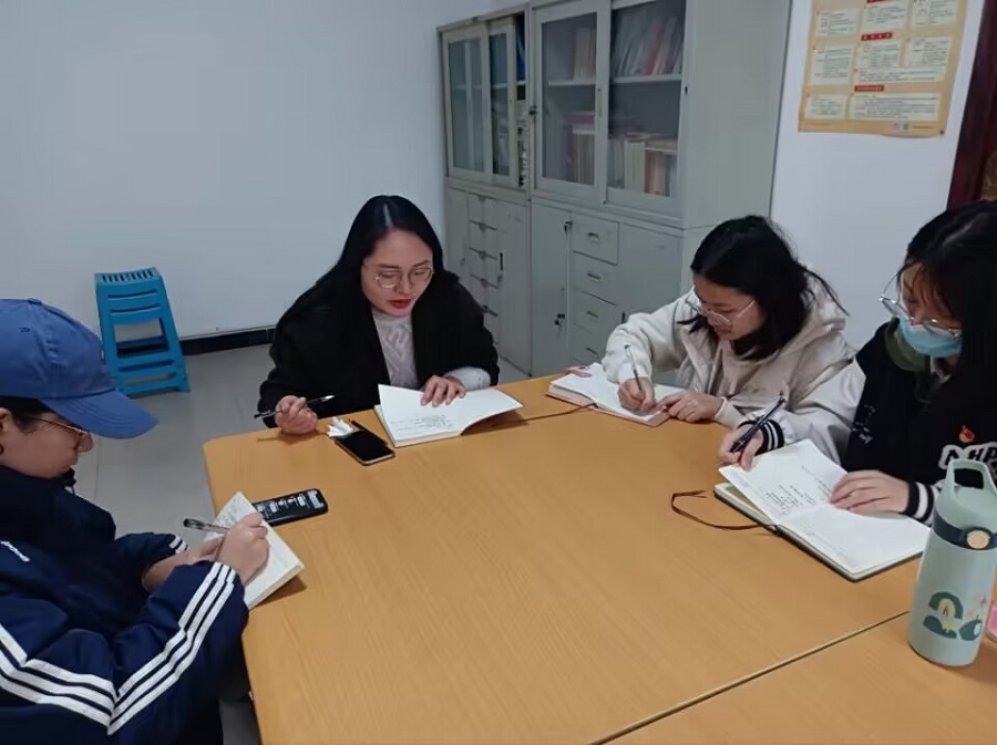 土木工程学院学生党员三支部召开3月支委会.jpg