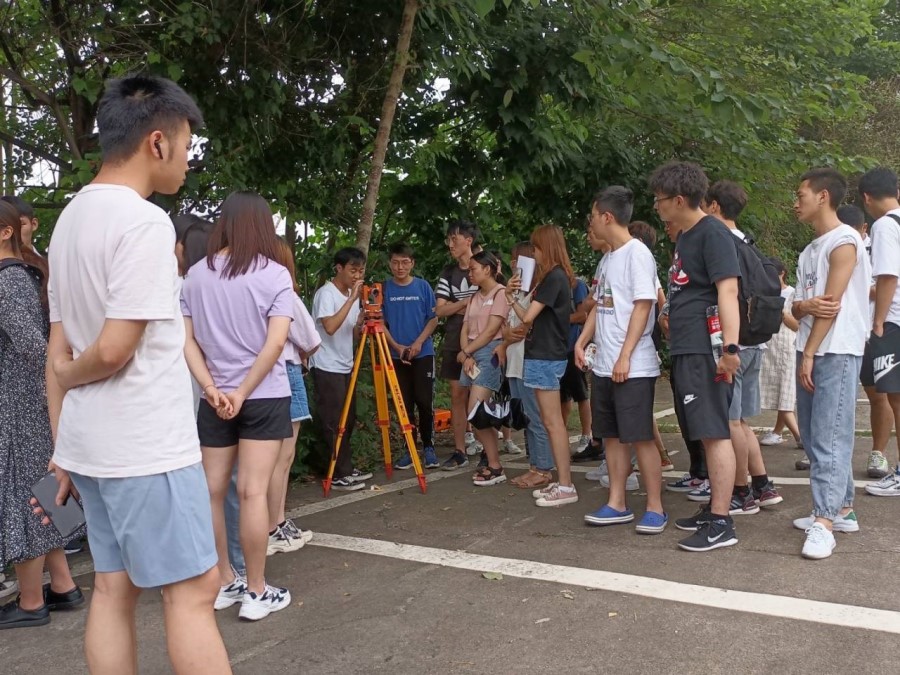 土木工程学院建筑爱好者协会举办第十二届“首盛杯’测绘技能大赛赛前培训1.jpg