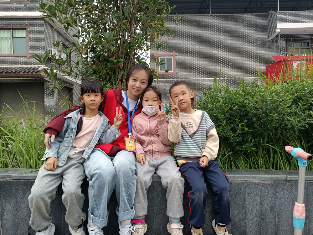 土木工程学院“筑梦者’志愿服务队开展“护航童梦，点亮童心’主题帮扶活动1.jpg