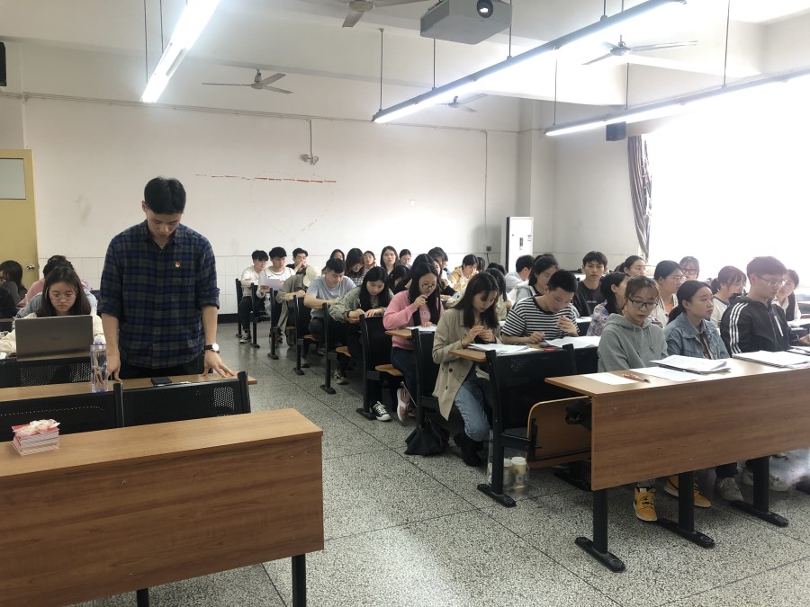 土木工程学院学生党员二支部召开发展党员大会2.jpg