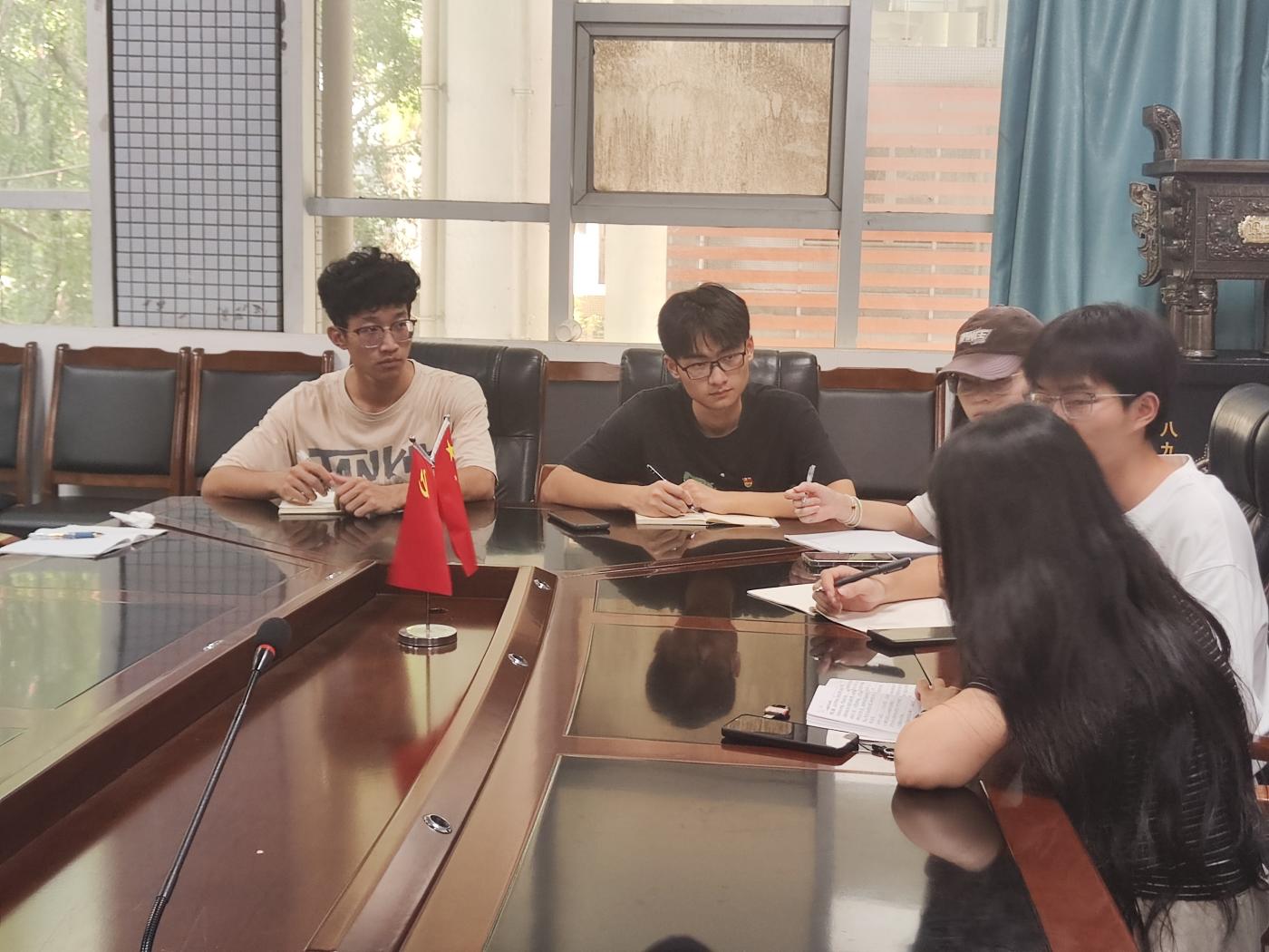 土木工程学院学生党员一支部开展八月支委会1.jpg