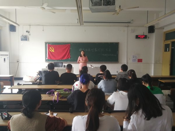 土木工程学院学生党员三支部召开发展党员讨论大会.jpg