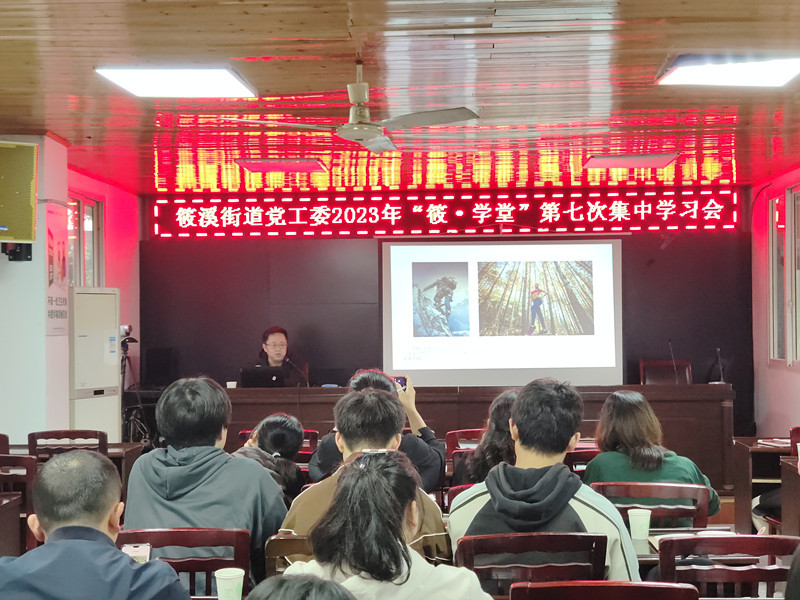 土木工程学院“筑梦者’志愿服务队参加“筱·学堂’第七次集中会.jpg