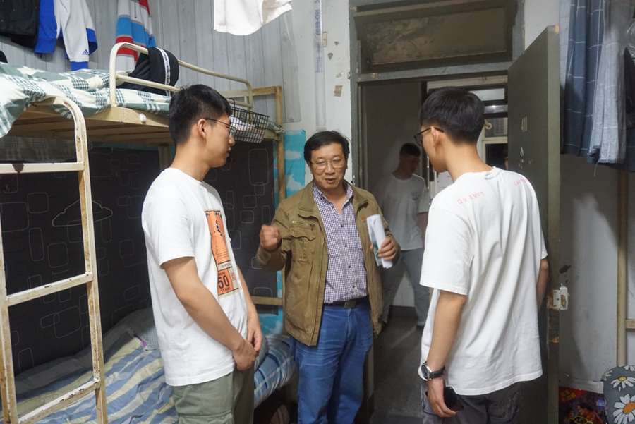 土木工程学院进行学生寝室安全隐患大检查2.png
