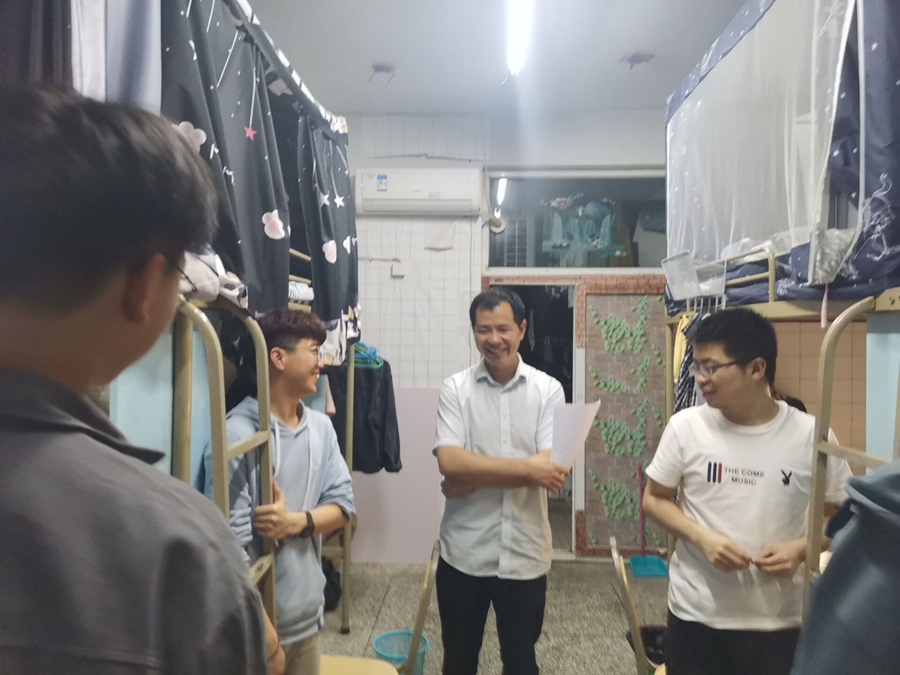 土木工程学院进行学生寝室安全隐患大检查4.png
