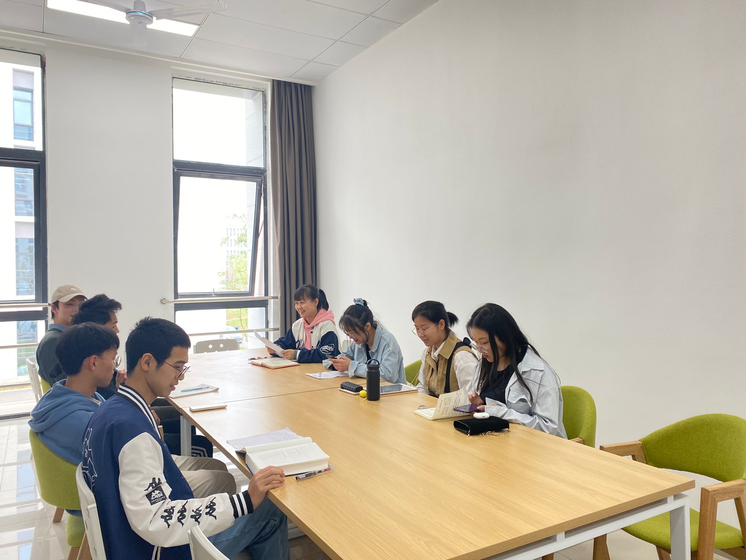 土木工程学院举办“从中国古典文学中寻找文化自信’专题读书分享会.jpg
