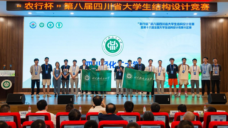 19我校参赛师生合影.jpg