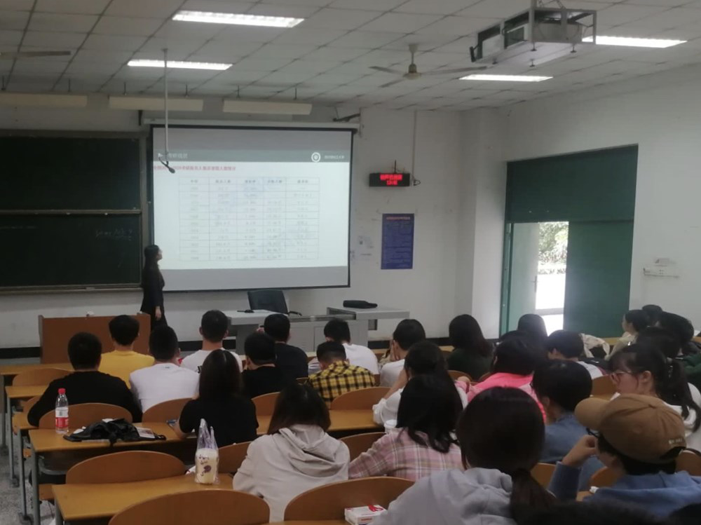 土木工程学院召开2018级、2019级工程造价专业考研动员大会.png