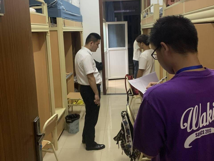土木工程学院进行寝室安全检查1.png