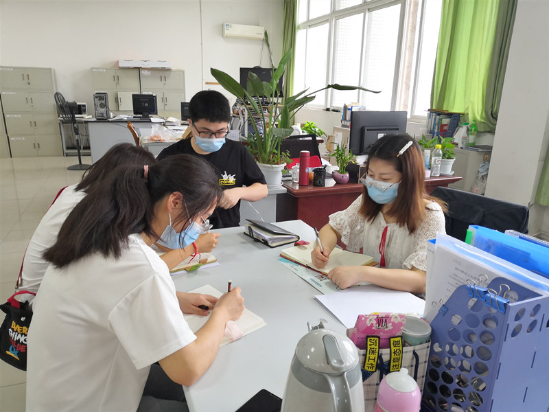 土木工程学院学生党员二支部召开5月支委会 (2).jpg