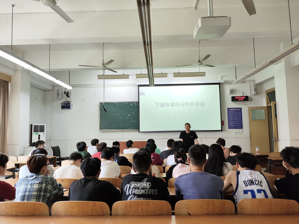 土木工程学院给排水科学与工程专业2021级1班全体同学开展“诚信考试 ，拒绝作弊’主题班会1.jpg
