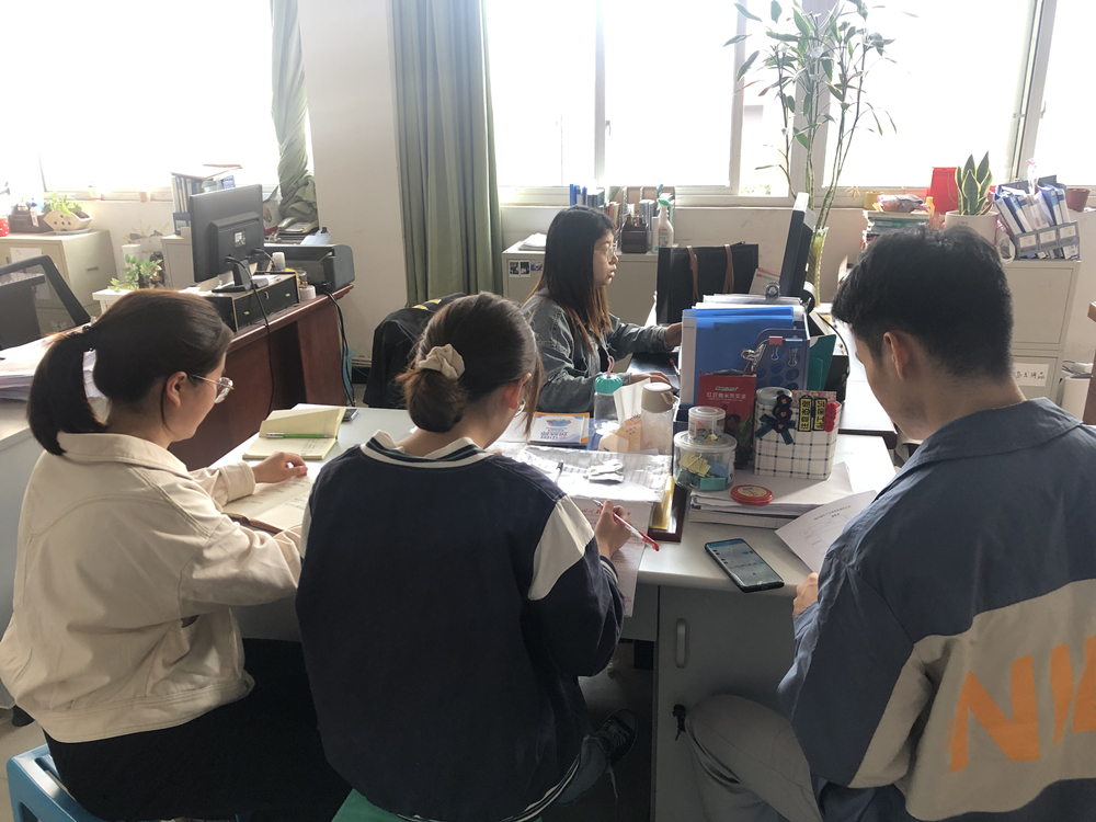 土木工程学院学生党员二支部召开支部委员会2.JPG