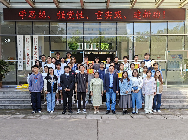 土木工程学院举办“音’你精彩·易班好声音歌手预赛5.jpg