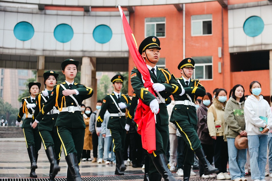 刘康副校长出席土木工程学院升旗仪式4.jpg