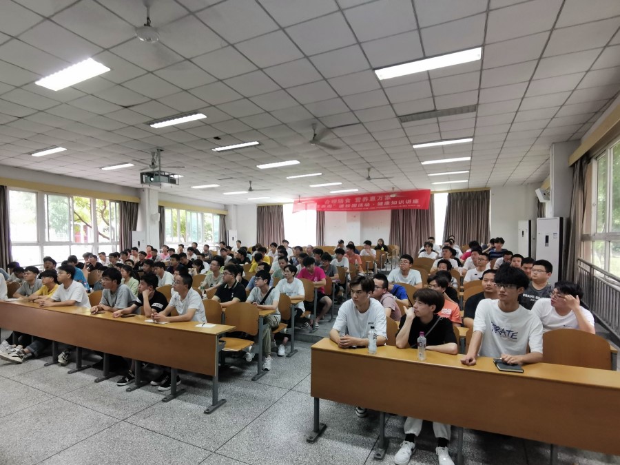 土木工程学院学生同上四史大课第二讲“中国共产党为什么‘能’’2.jpg