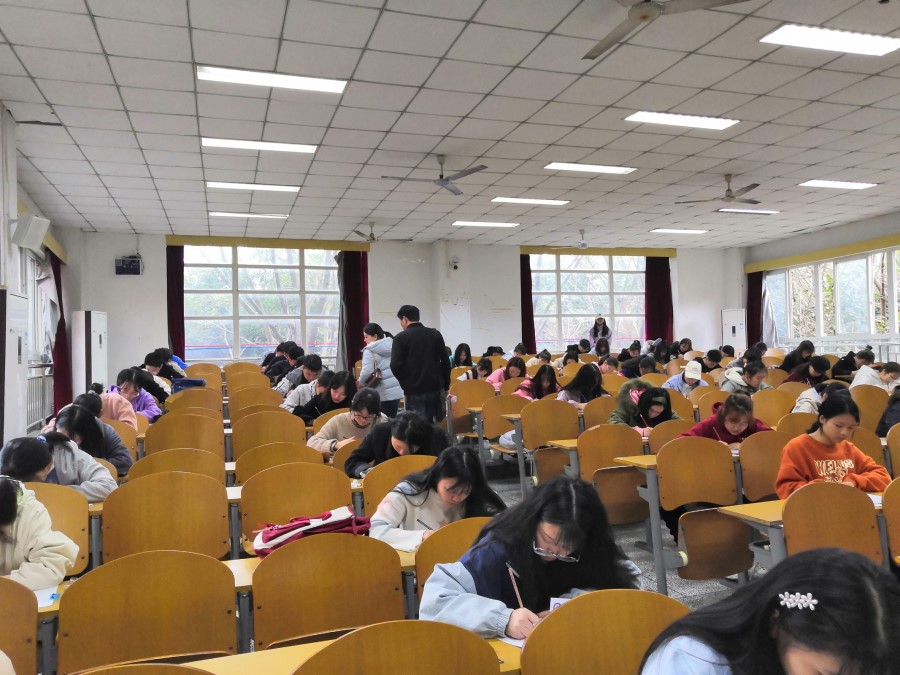 土木工程学院建筑爱好者协会举办第三届仿宋体书法大赛 2.jpg
