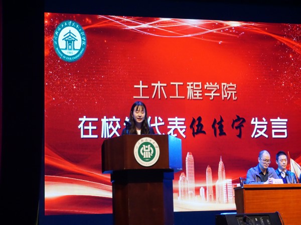 土木工程学院举办2020级新生开学典礼暨新生入学教育大会4.jpg