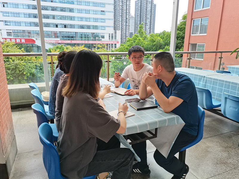 土木工程学院学生党员四支部召开4月支委会1.jpg