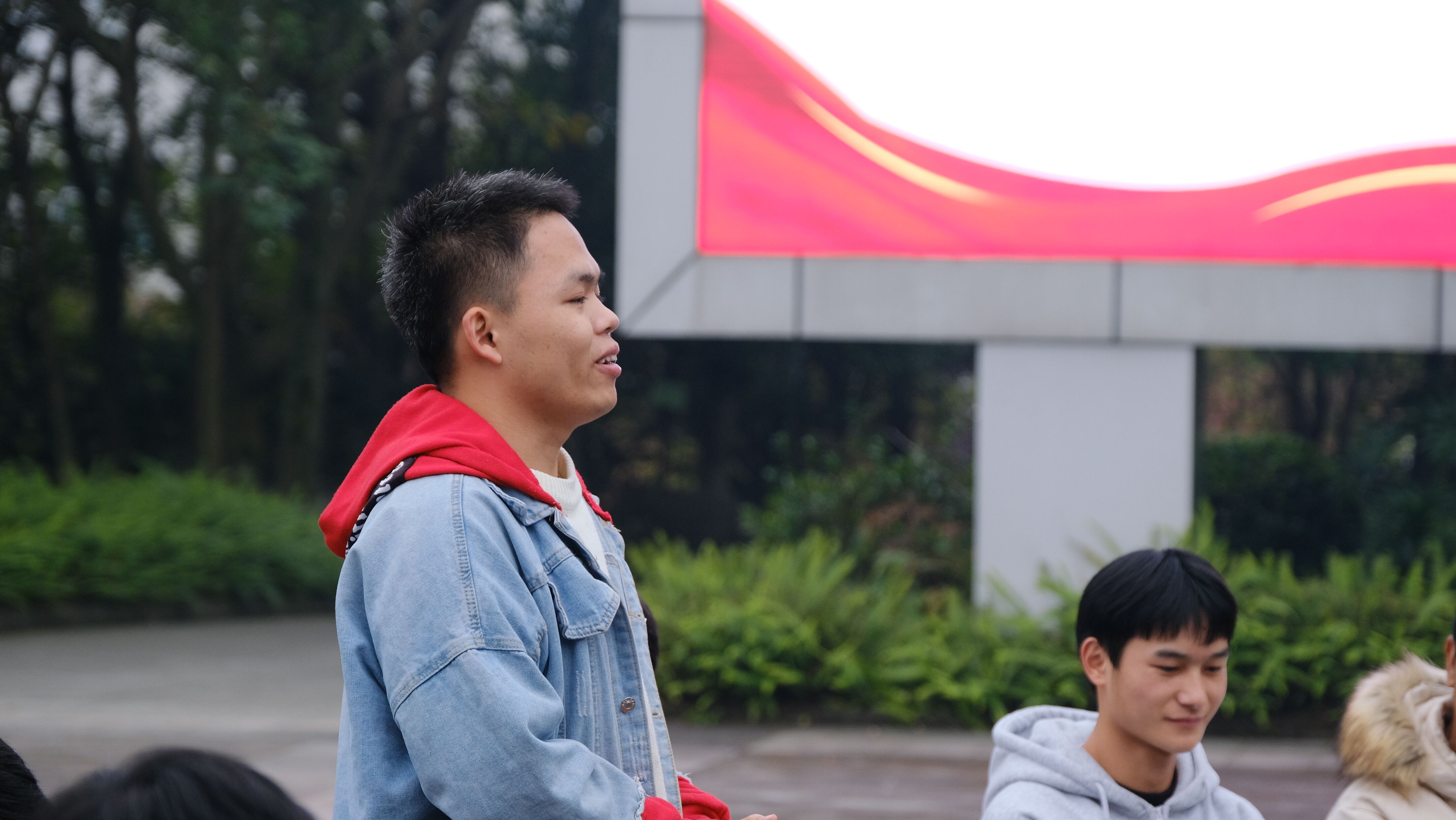 土木工程学院青年学生多渠道、全方位学习党的十九届六中全会8.jpg