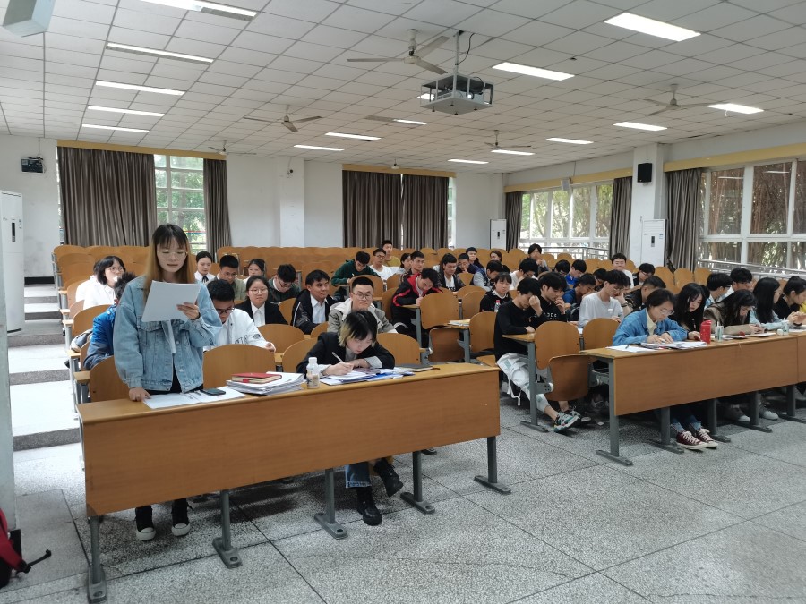 土木工程学生党员一支部召开发展党员大会3.jpg