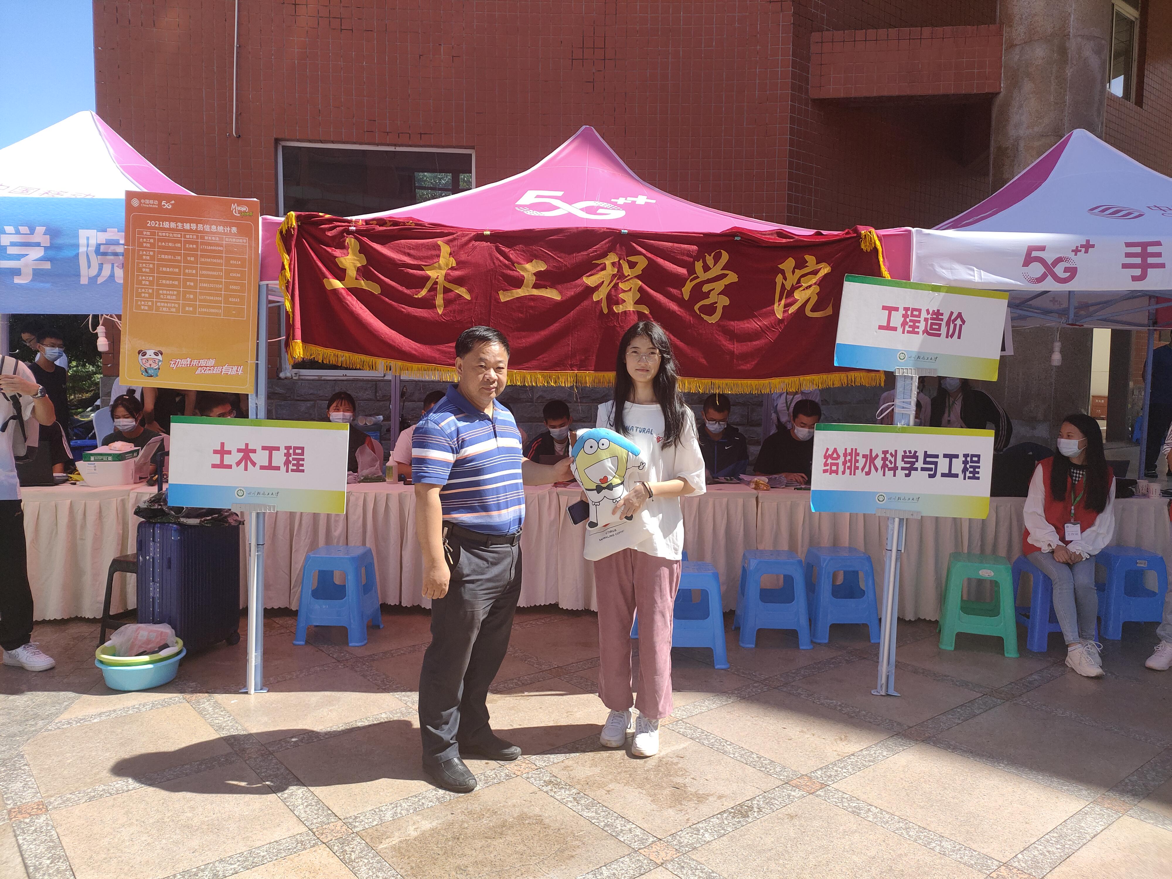 土木工程学院迎来2021级新生报到5.jpg