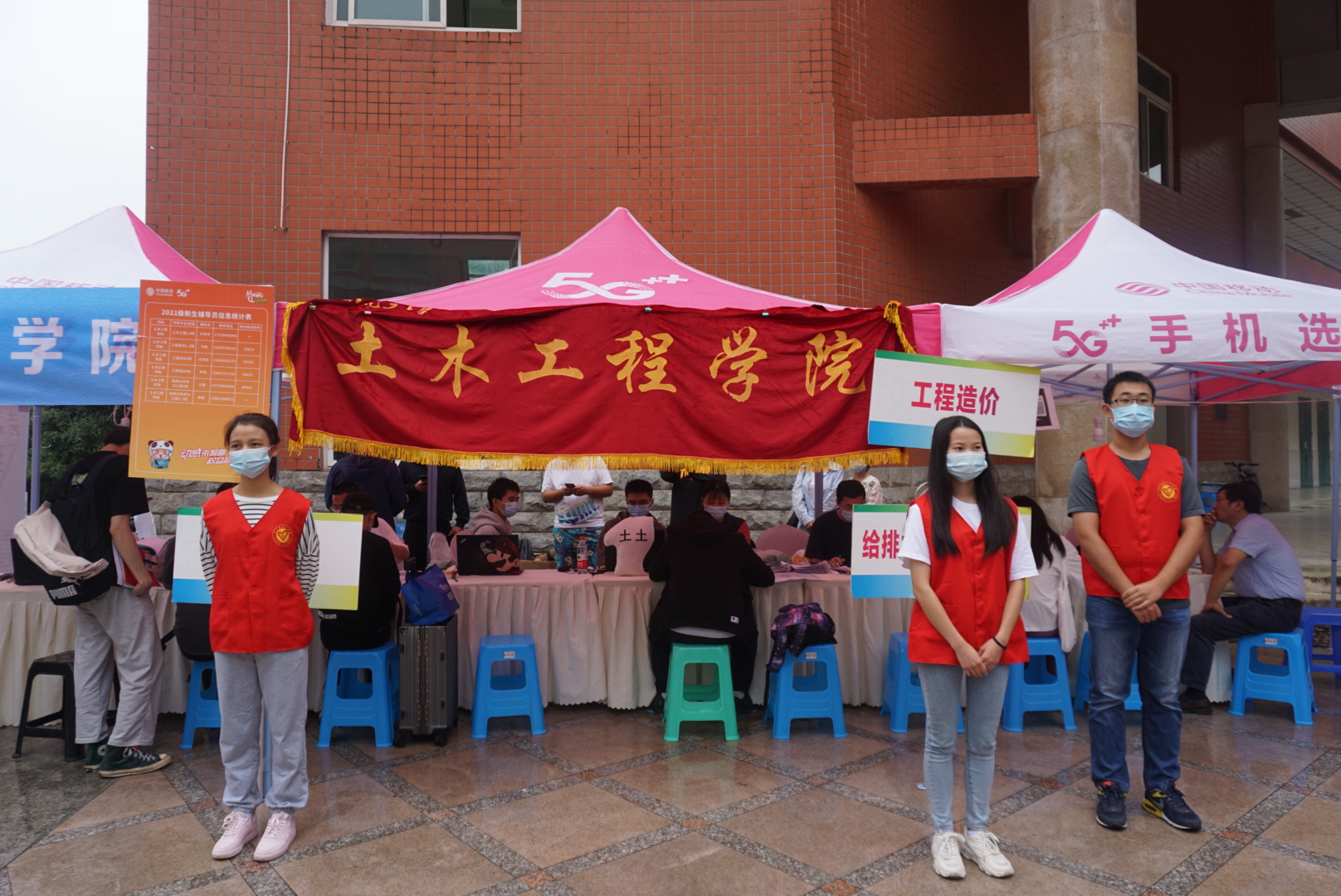 土木工程学院迎来2021级新生报到1.JPG
