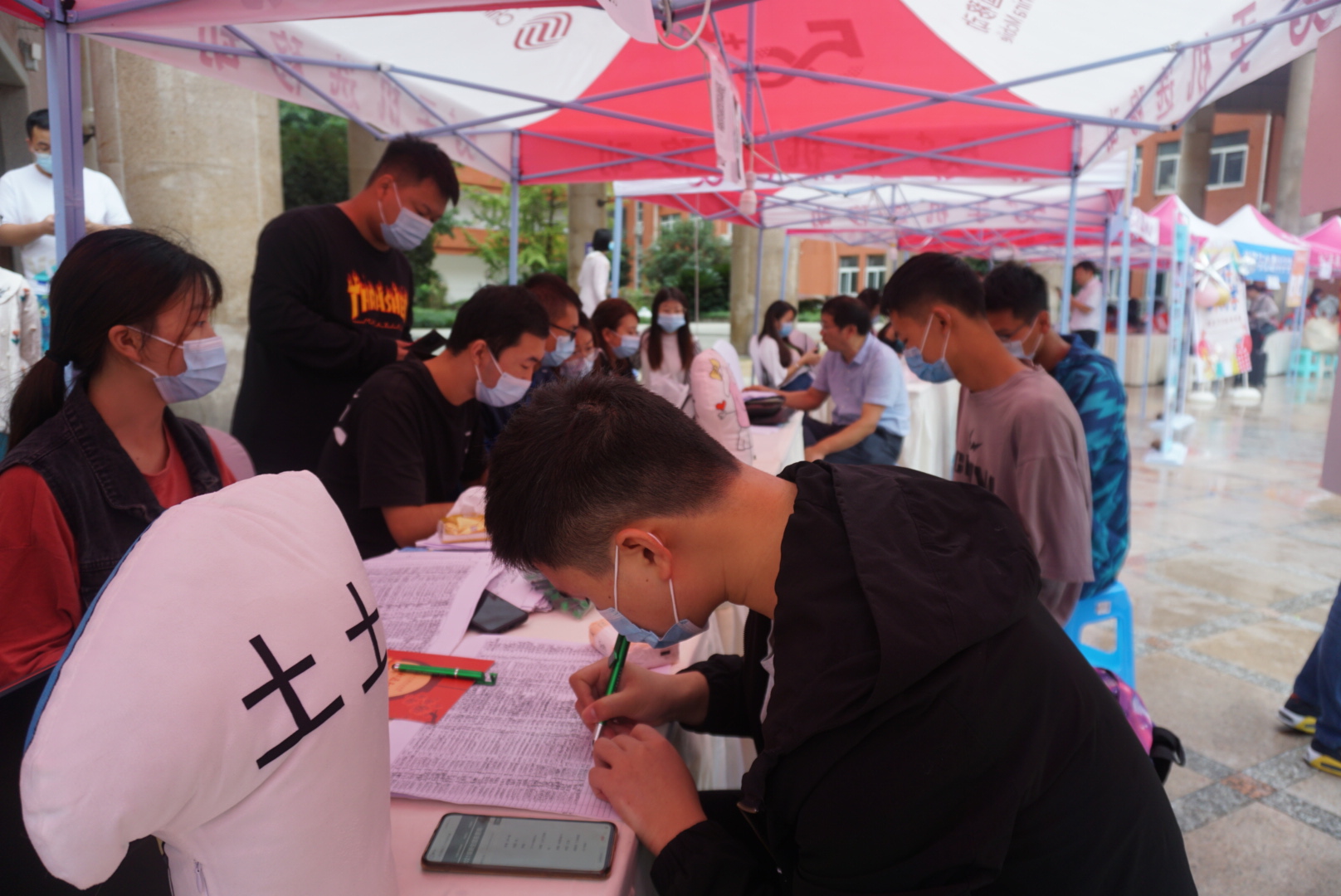 土木工程学院迎来2021级新生报到6.JPG