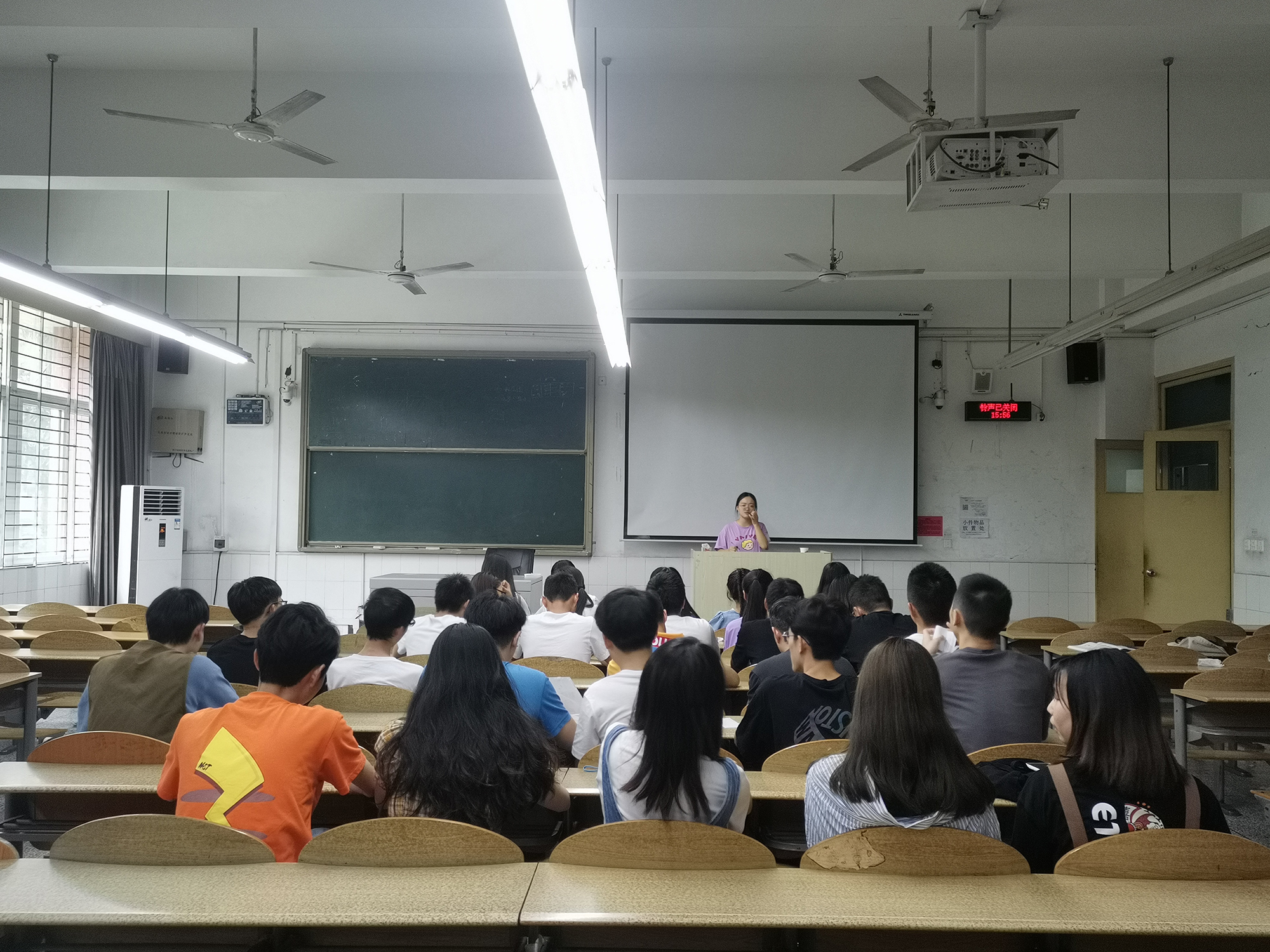 土木工程学院工程造价2018级1班开展新学期班会.jpg