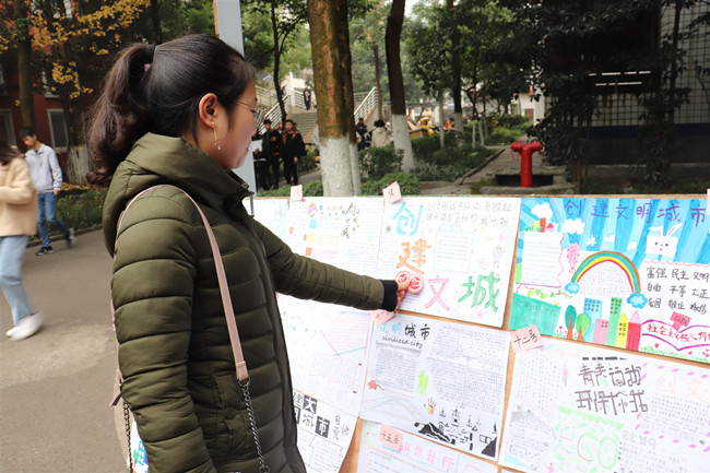 土木工程学院“筑梦者’志愿服务队助力自贡创建文明城市1.jpg