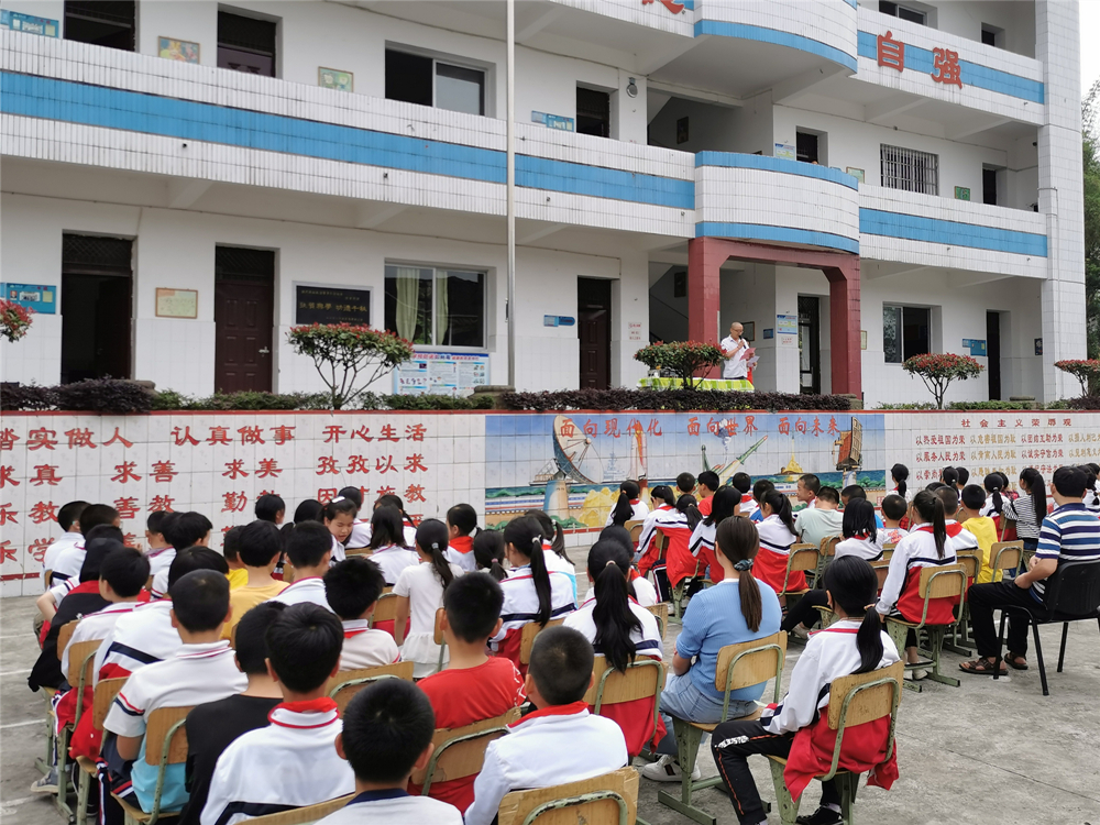 土木工程学院“筑梦者’志愿服务队开展支教帮扶座谈会暨庆“六一’活动1.jpg