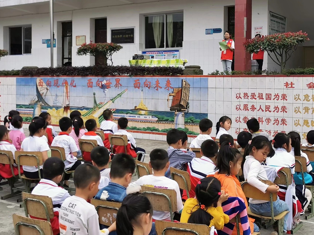 土木工程学院“筑梦者’志愿服务队开展支教帮扶座谈会暨庆“六一’活动2.jpg