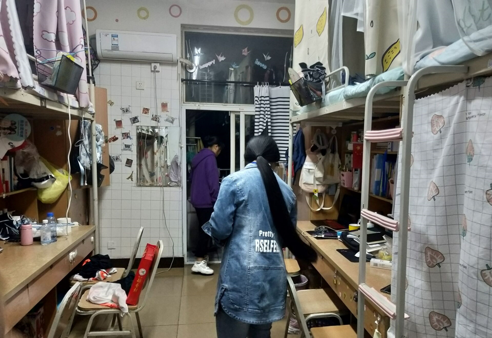 土木工程学院团总支学生会生活部治保部联合开展第二次查寝工作（1）.jpg